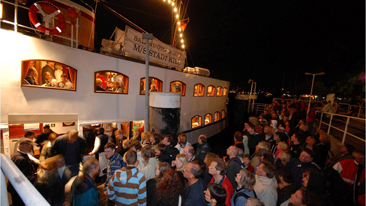 Besuche der Museumsnacht am Dampfer